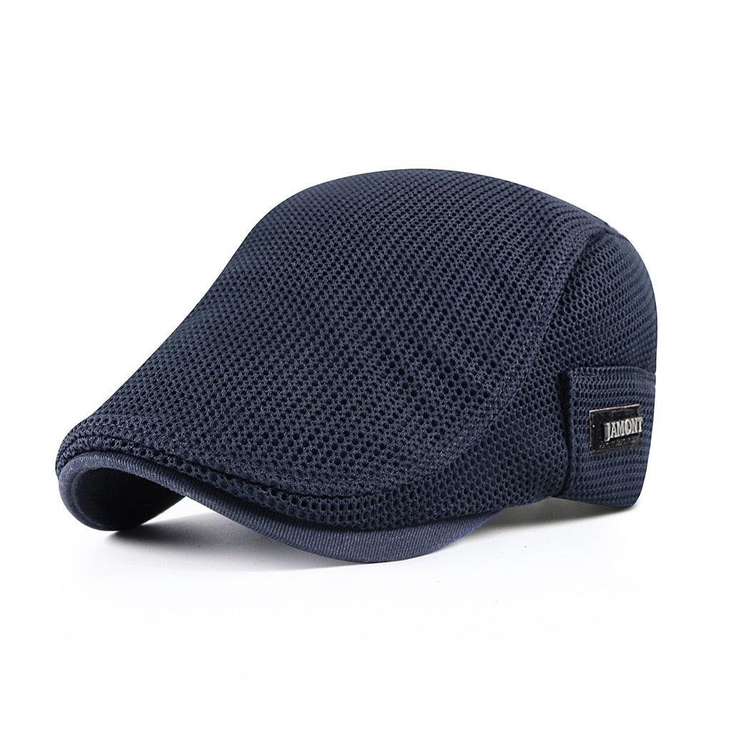 Cappello piatto uomo in rete blu scuro, stile berretto da golf, traspirante e leggero, ideale per moda estiva e protezione solare.
