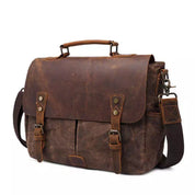 Borsa a tracolla in pelle marrone vintage, design elegante con fibbie in metallo, ideale per lavoro e viaggio. Accessorio moda uomo e donna.