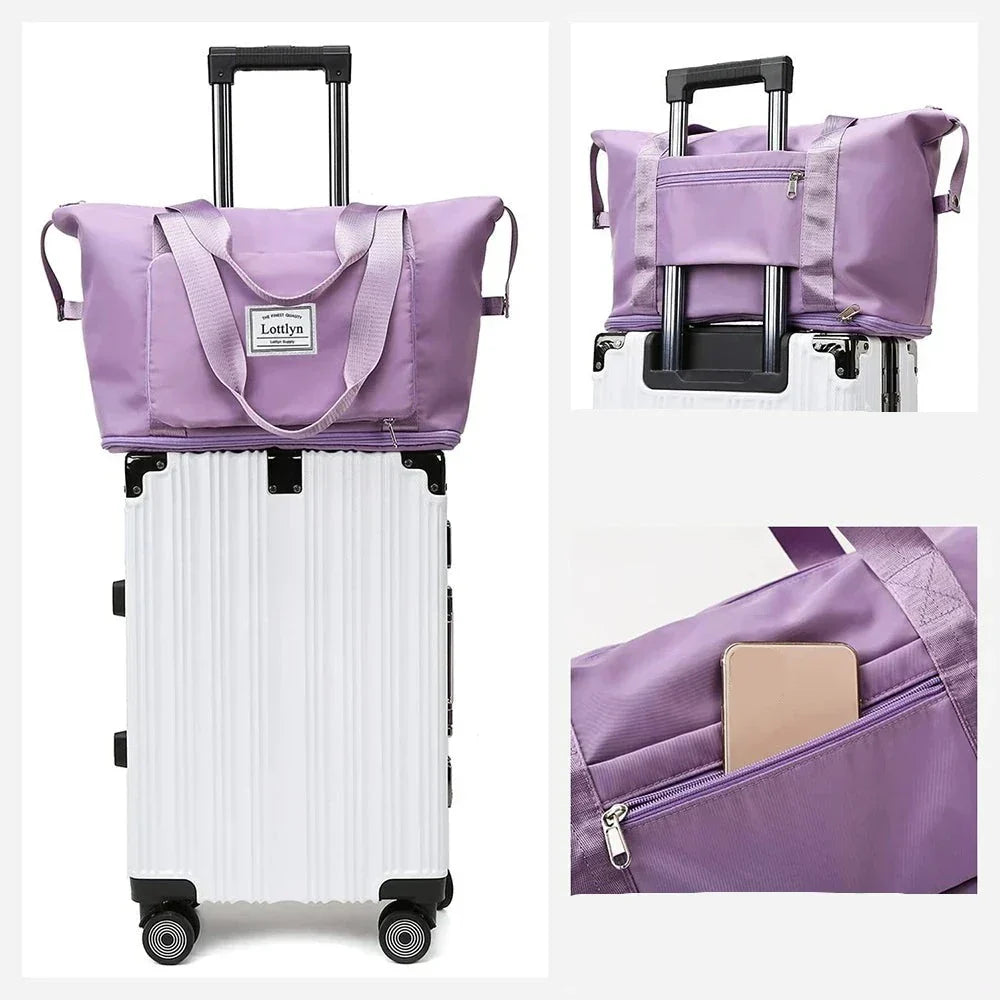 Borsa da viaggio pieghevole viola su trolley bianco, tasca frontale con zip, manici resistenti, ideale per viaggi, bagaglio a mano, organizzazione.