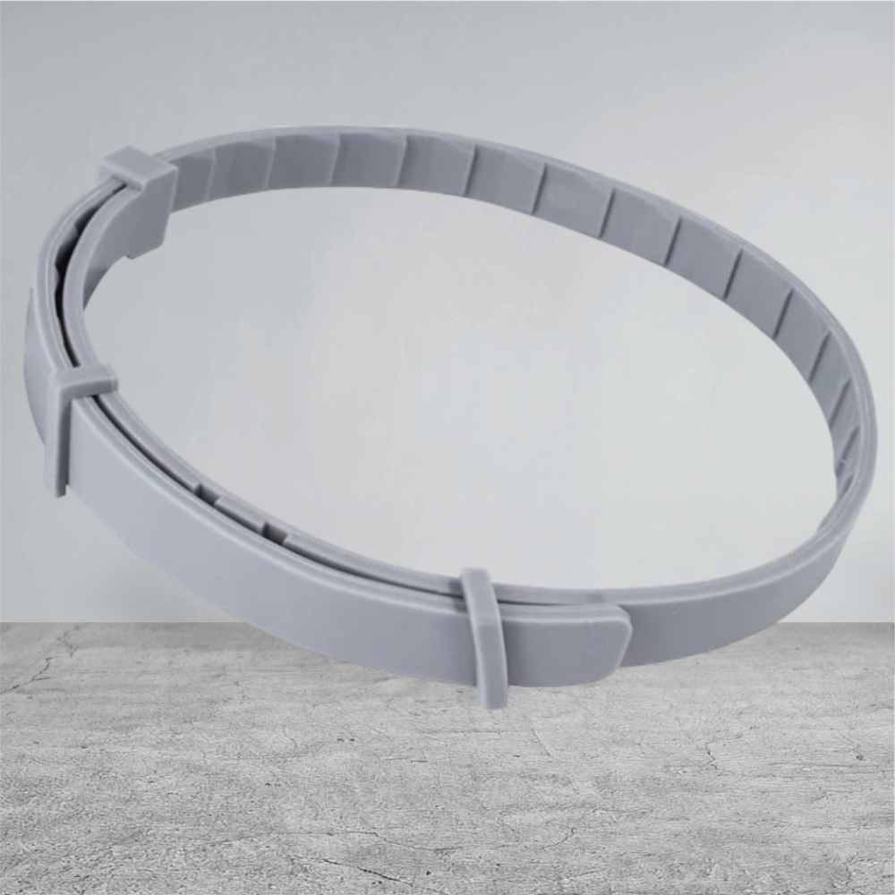 Cintura di plastica grigia regolabile, design moderno, ideale per abbigliamento casual e sportivo. Accessorio moda unisex, resistente e versatile.
