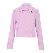 Giacca biker donna rosa pastello, zip asimmetrica, maniche lunghe, tasche con cerniera. Stile casual, moda femminile, abbigliamento trendy.