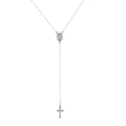 Collana rosario in argento con croce pendente e medaglia religiosa. Gioiello elegante, ideale per cerimonie e regali spirituali.
