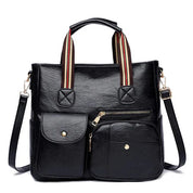 Borsa a tracolla in pelle nera con manici a righe, tasche frontali con zip e bottoni, design elegante e funzionale per donna.