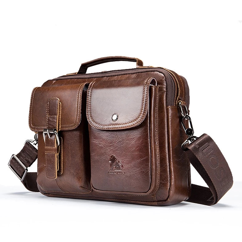Borsa a tracolla in pelle marrone, design elegante con tasche multiple e chiusura a fibbia. Ideale per uomo, perfetta per lavoro e viaggio.