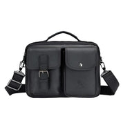 Borsa a tracolla in pelle nera con tasche frontali, manico superiore e tracolla regolabile. Elegante e funzionale per uomo e donna.