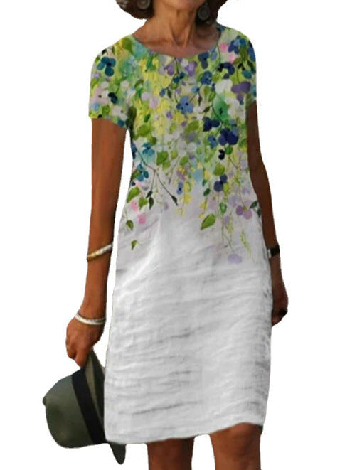 Abito estivo donna, manica corta, stampa floreale multicolore, sfondo bianco. Moda casual elegante, perfetto per occasioni estive.