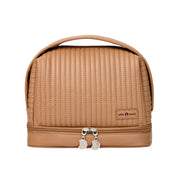 Borsa cosmetica beige in pelle sintetica con manico, chiusura a zip doppia, design trapuntato, ideale per viaggio e organizzazione trucco.