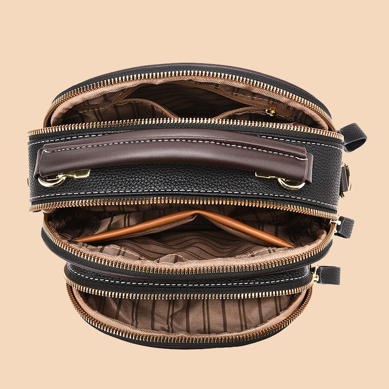 Borsa a tracolla in pelle nera con cerniere dorate, design multi-scomparto, ideale per uomo, accessorio moda elegante e funzionale.
