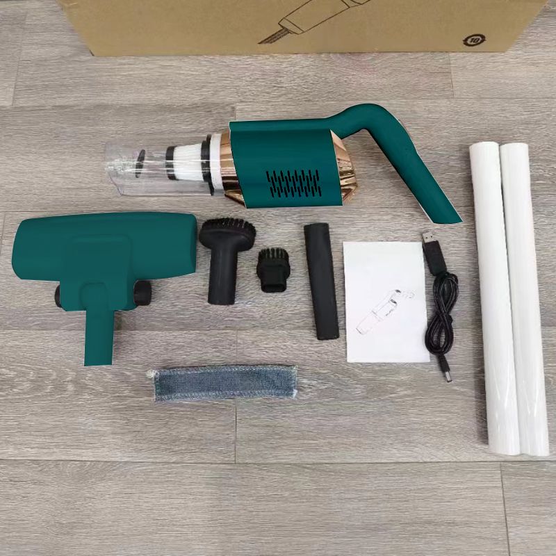 Aspirapolvere portatile senza fili verde con accessori su pavimento in legno. Include spazzole, tubi, cavo USB e filtro. Ideale per pulizia casa.