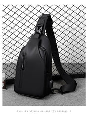Zaino monospalla nero elegante, design moderno, con cerniera frontale e tracolla regolabile, ideale per uomo, perfetto per viaggi e uso quotidiano.
