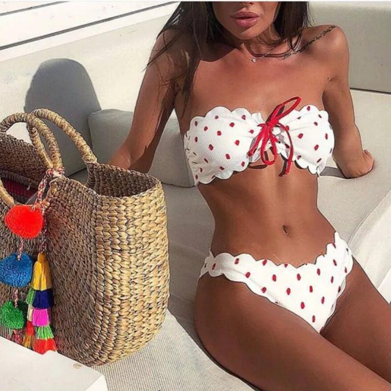 CAT | Bikini chic a pois senza spalline per uno stile disinvolto