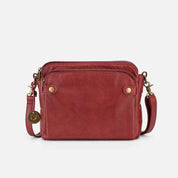 Borsa a tracolla in pelle rossa, design elegante con tasche frontali e chiusura a zip, ideale per moda donna. Accessorio versatile e di tendenza.