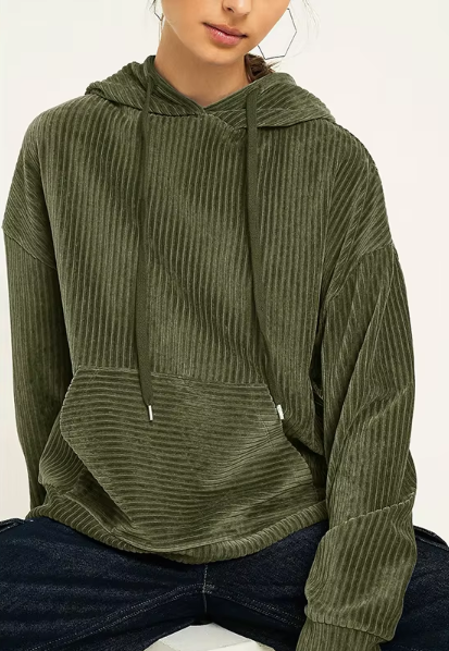 Felpa donna verde oliva a coste, con cappuccio e tasca frontale, stile casual. Perfetta per l'autunno e l'inverno.