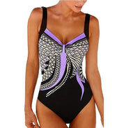 Costume intero donna nero con motivo geometrico viola e bianco, spalline larghe, design elegante. Perfetto per nuoto e spiaggia.