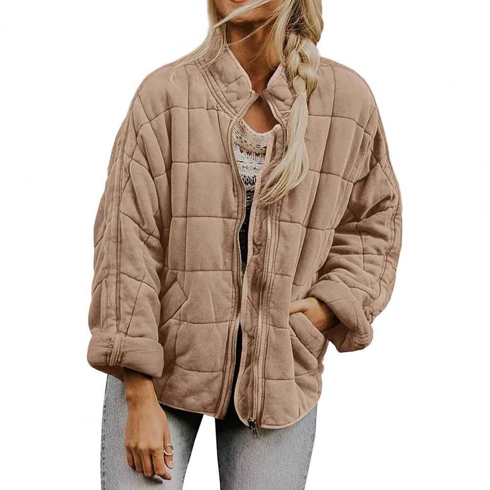 Giacca trapuntata beige da donna, stile casual, con zip frontale, maniche lunghe, ideale per l'autunno. Perfetta per look alla moda e confortevoli.