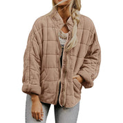 Giacca trapuntata beige da donna, stile casual, con zip frontale, maniche lunghe, ideale per l'autunno. Perfetta per look alla moda e confortevoli.