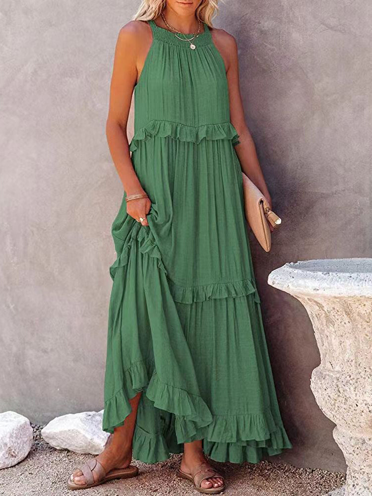 Abito lungo verde donna, stile boho chic, con balze e spalline sottili. Perfetto per l'estate, casual ed elegante. Accessoriato con sandali e pochette.
