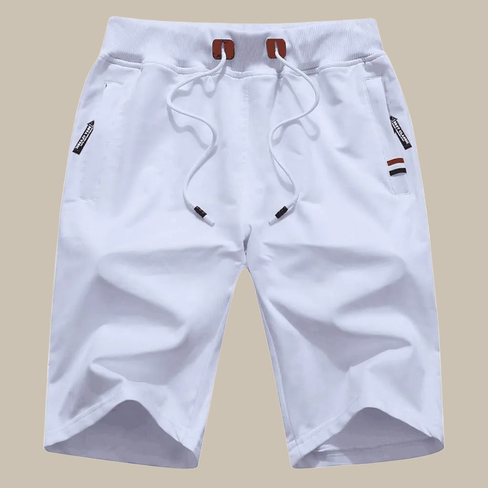 Pantaloncini bianchi da uomo, casual, con coulisse, tasche laterali, dettagli rossi e neri. Ideali per l'estate e lo sport.