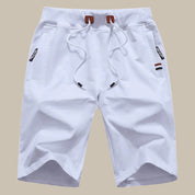Pantaloncini bianchi da uomo, casual, con coulisse, tasche laterali, dettagli rossi e neri. Ideali per l'estate e lo sport.