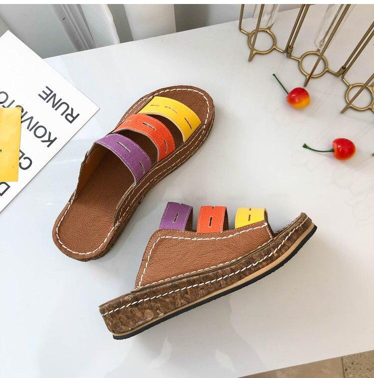 Sandali estivi donna con suola in sughero, fasce multicolore in pelle, design casual, perfetti per moda estiva e comfort quotidiano.