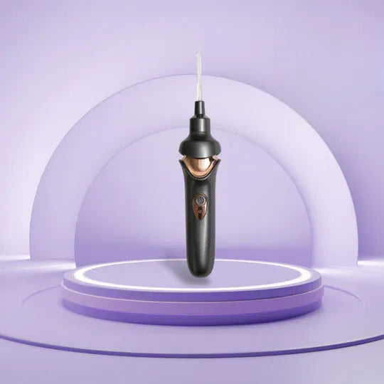 Spazzolino elettrico nero su piedistallo viola, design moderno, sfondo geometrico. Accessorio per igiene orale, tecnologia avanzata.