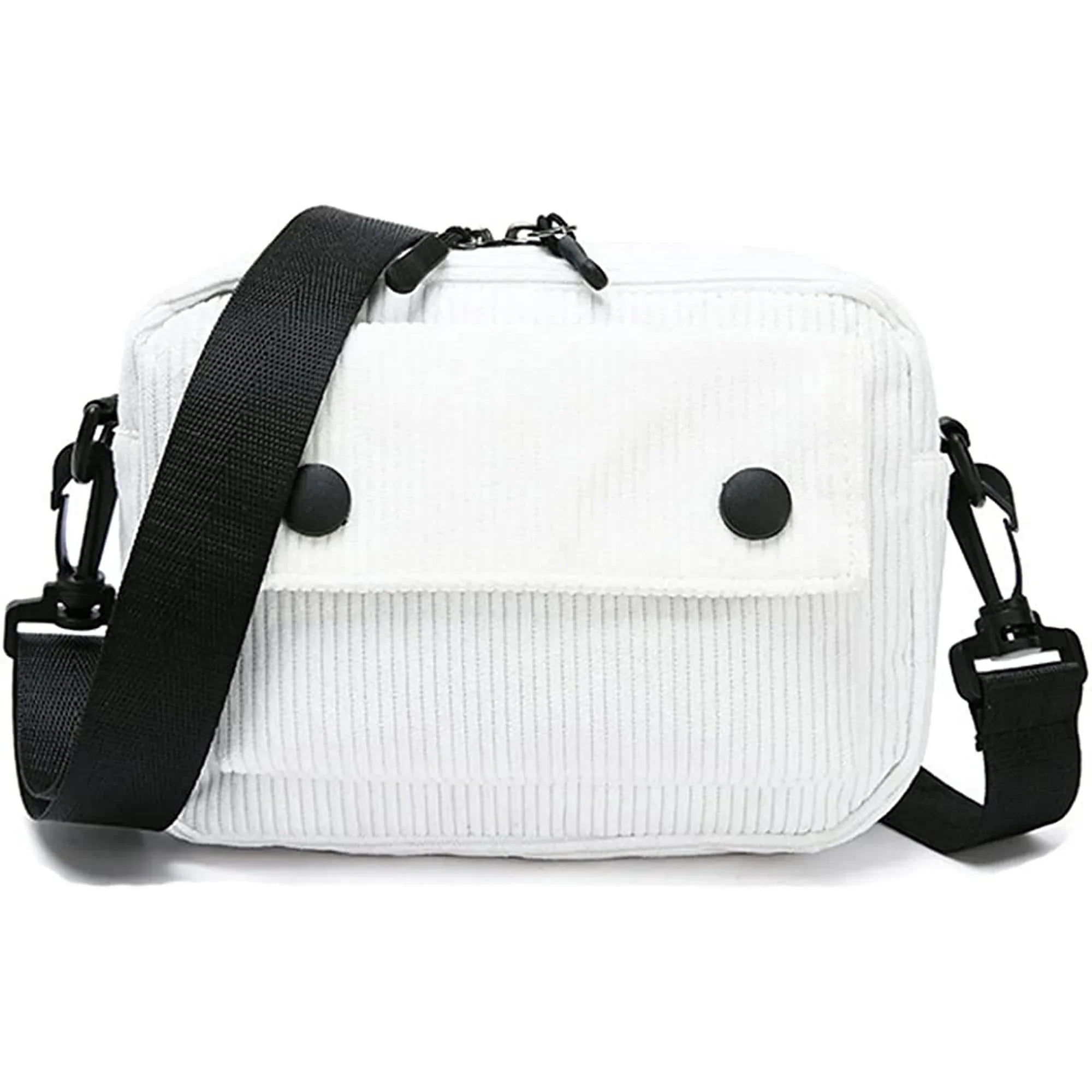 Borsa a tracolla bianca in tessuto a coste, con patta frontale e bottoni neri, tracolla regolabile nera. Accessorio moda casual e versatile.