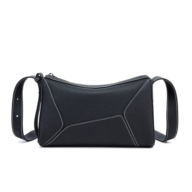 Borsa a tracolla in pelle nera con cuciture bianche, design geometrico moderno, chiusura con zip, ideale per moda donna e accessori eleganti.
